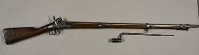 null FRANCE Fusil modèle 1822 Tbis Monture bois à fût long, crosse à joue avec macaron...