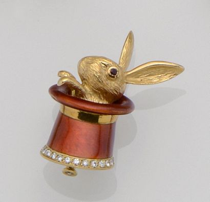 null Broche pendentif en or jaune 18K (750°/°°) figurant un lapin dans un chapeau,...