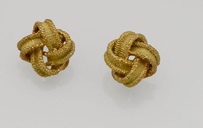 null Paire de clips d'oreilles en or jaune guilloché 18K (750°/°°) à décor de noeuds...