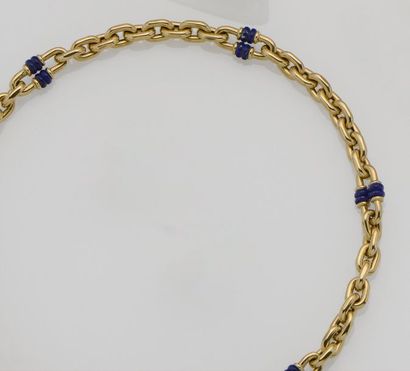 null Collier en or jaune 18K (750°/°°) maille forçat alternée de maillons agrémentés...