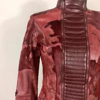 null MUGLER. Veste blouson motard en cuir et empiècements de peaux bordeaux, col...