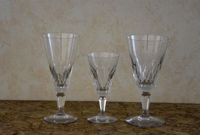 null BACCARAT, modèle Piccadilly 
Service de verres en cristal comprenant: dix verres...
