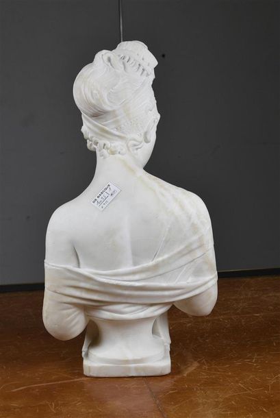 null D'après CHINARD Buste de Madame Récamier Albâtre sculpté H. 40 cm Légers fr...