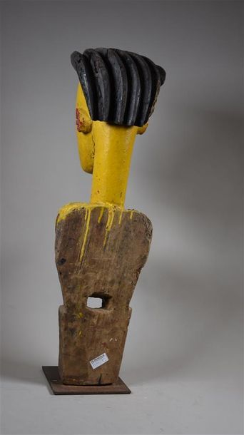 null BOZO - MALI Buste de femme en bois polychrome jaune, rouge et noir H. 65 cm...