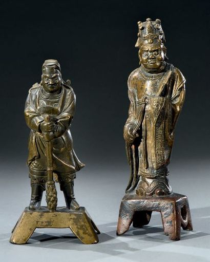 CHINE - XVIIe siècle Deux statuettes en bronze, l'une représentant le juge de l'enfer...