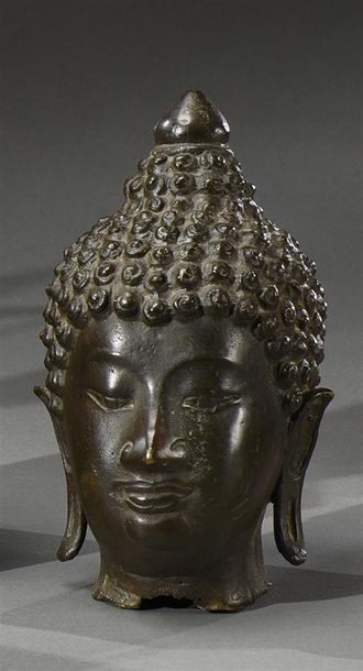 THAILANDE - XIXe siècle Tête de Bouddha de style Ayutthaya, dans le goût du XVIIe...