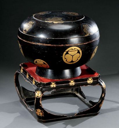 JAPON - Époque EDO (1603- 1868) Ohitsu en bois pour le service et la conservation...