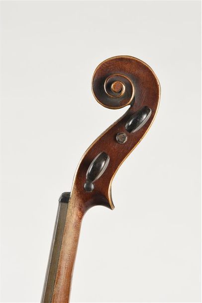 null Violon médio fino fait vers 1900. Fond une pièce 358 mm. Petite fente sous le...