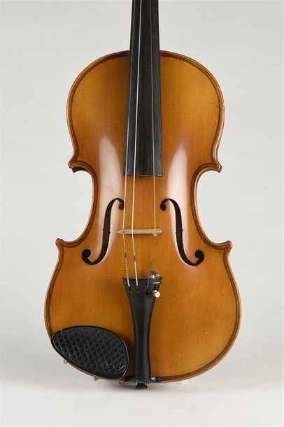 null Violon portant étiquette Stradivarius 1721, fait à Mirecourt vers 1930. Bon...