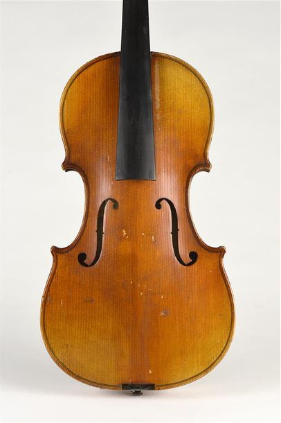 null Violon copie Stradivarius fait à Mirecourt vers 1920. Petite fracture sur une...