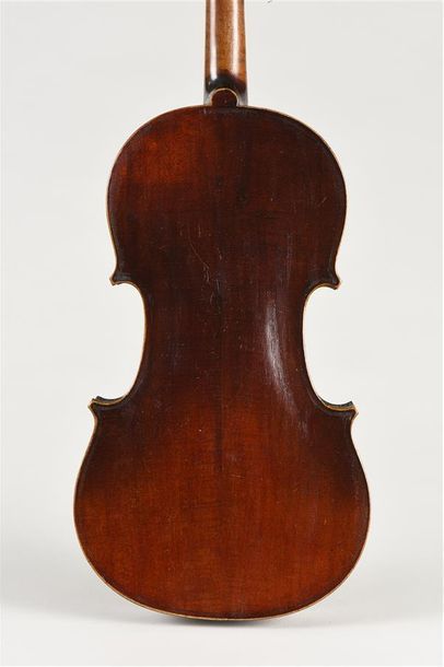 null Lot de trois violons : un violon médio fino fond deux pièces 359 mm (tête réparée)...