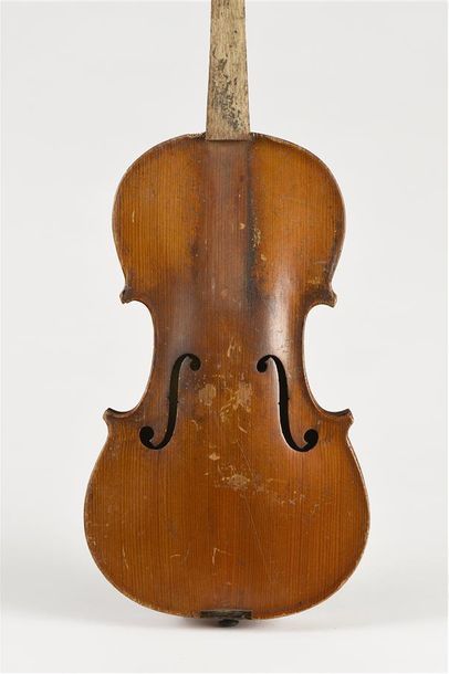 null Lot de trois violons : un violon médio fino fond deux pièces 359 mm (tête réparée)...