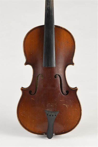 null Violon demi des ateliers JTL, étiquette Stradivarius modèle fileté. Fond deux...