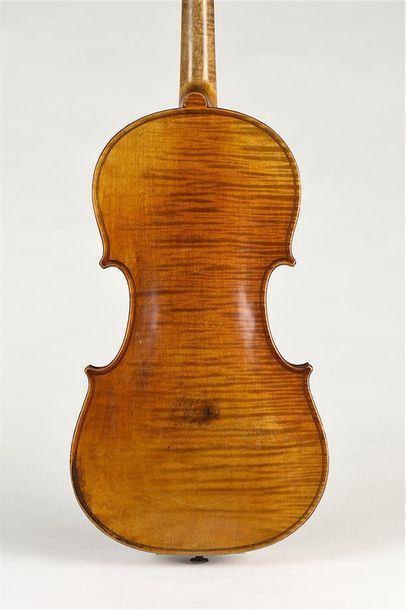 null Violon 3/4 étiquette Stradivarius, Mirecourt vers 1920. Bon état. Joli fond...