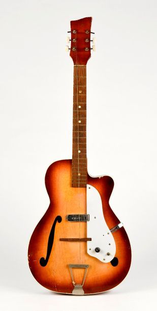 null Guitare électrique de marque Kent Japon vers 1960. Assez bon état, manque le...