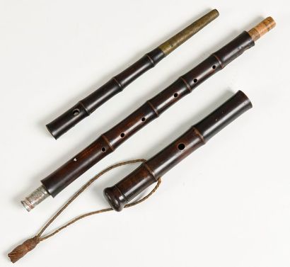 null Rare canne flûte anonyme, faite vers 1820, en bois tourné façon bambou. Démontable...
