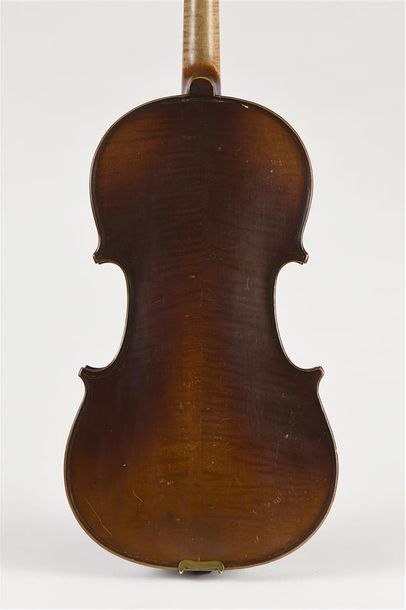 null Violon fait à Mirecourt vers 1920, anonyme. Sillet haut manquant. Fond deux...