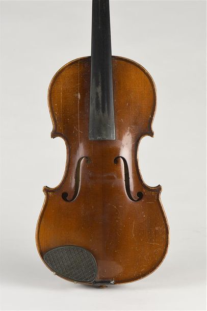 null Violon 3/4 portant une étiquette Stradivarius des ateliers Laberte. Mauvais...