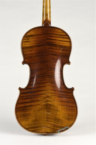 null Violon 3/4 portant une étiquette Stradivarius des ateliers Laberte. Mauvais...