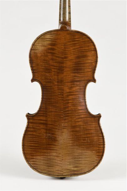 null Violon d'Antonio Martello Paris 1906 dont il porte l'étiquette. Vernis légèrement...