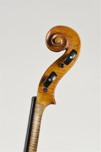 null Violon signé au fer Maline à Paris, époque 1840. Fond une pièce 363 mm. Fracture...