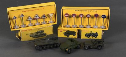 null DINKY TOYS Ensemble comprenant un char A.M.X. 13t, un Scout car, une Jeep Hotchkiss....