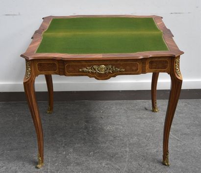 null Table à jeu marquetée De style Louis XV H. 77 cm L. 87 cm P. 41 cm