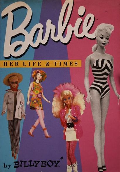null Barbie. Fort lot d'accessoires de poupées Barbie : 1 tête, 2 perruques, balance,...