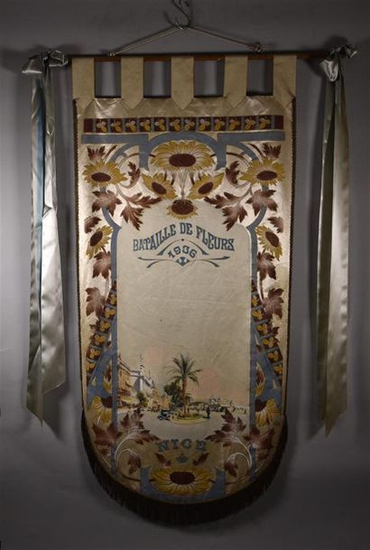null Bannière de récompense, Bataille de Fleurs, Nice, 1936, décor peint sur satin...