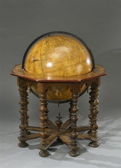 null Globe terrestre en bois et papier, cercle méridien en fer forgé
La sphère repose...