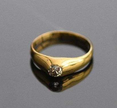 null Bague Jonc en or jaune 14K (585°/°°) ornée d'un petit diamant taille ancienne...