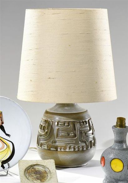 Marius BESSONE (né en 1929) 
Pied de lampe en céramique émaillée à décor stylisé...