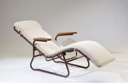 Jean LESAGE (XXe siècle) - Édition AIRBORNE Chaise longue basculante à accotoirs...
