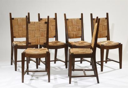 TRAVAIL des années 1950 
Suite de six chaises à haut dossier, structure en bois teinté,...