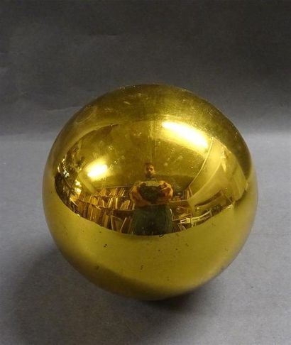 null Boule de pardon en verre mercurisé or, l'attache d'origine XIXe siècle D. 10,5...