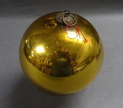 null Boule de pardon en verre mercurisé or, l'attache d'origine XIXe siècle D. 10,5...
