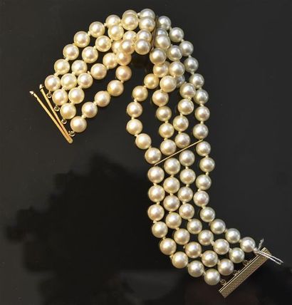 null Bracelet manchette en perles à quatre rangs, monture en or 18K (750°/°°) Poids...