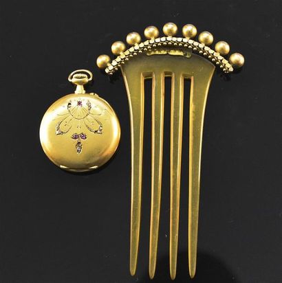 null Montre de col en or jaune 18K (750°/°°) ornée de petites pierres blanches et...