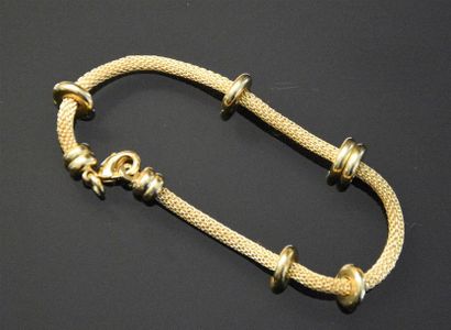 null Bracelet en or 18K (750°/°°) à maille filigranée ornée d'anneaux alternés Poids:...