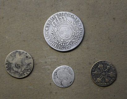 null Lot de monnaies anciennes comprenant: - HADRIEN (117-138), denier en argent,...
