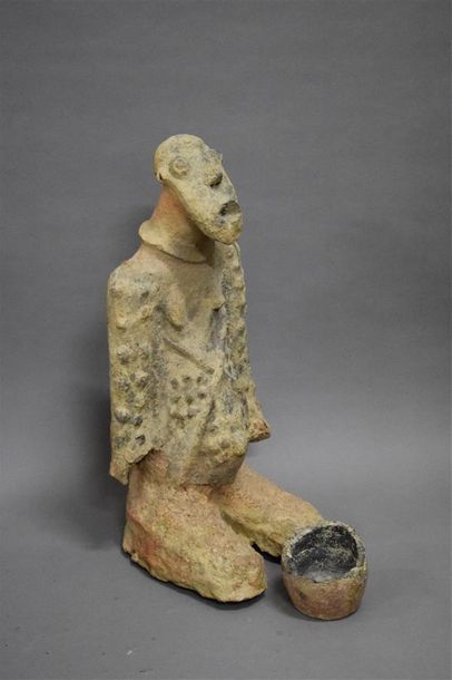 null Statue, avec un bol Djenné Mali Terre cuite XIVe siècle ap. J.-C. (selon TL)...