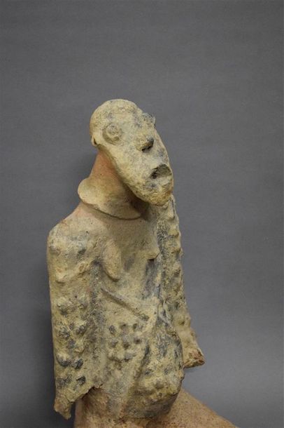 null Statue, avec un bol Djenné Mali Terre cuite XIVe siècle ap. J.-C. (selon TL)...