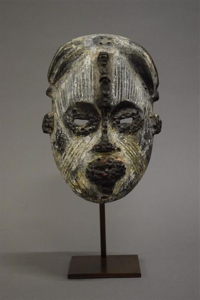 null Masque Igbo Nigeria Bois, métal H. 24 cm Provenance : Martial Bronsin, Bruxelles...