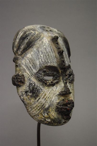 null Masque Igbo Nigeria Bois, métal H. 24 cm Provenance : Martial Bronsin, Bruxelles...