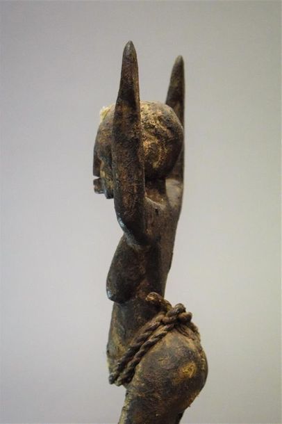 null Figure Fon Bénin Bois, tissu H. 29 cm Provenance : Alain Dufour, Paris Collection...