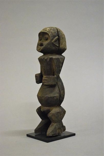 null Statue Mambila Cameroun Bois H. 26 cm Provenance : Alain Dufour, Paris Collection...