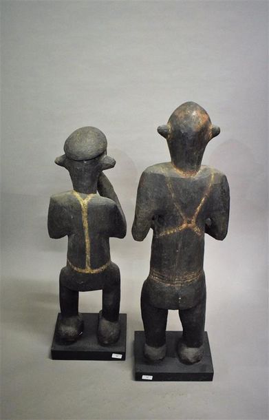 null Deux statues formant couple Chamba Nigeria Bois H. 89 cm et 100 cm Provenance...
