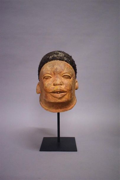 null Masque casque Makonde Tanzanie Bois, cheveux H. 28 cm Provenance : Galerie 62,...