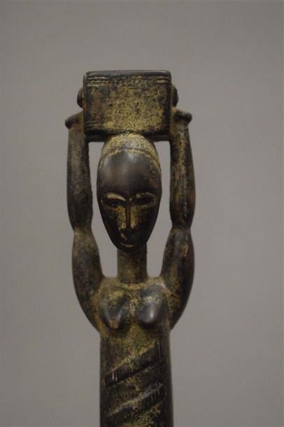 null Fragment de sceptre de style Atie/Ebrie Côte d'Ivoire Bois H. 35 cm Provenance...