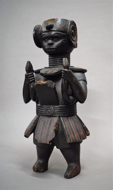 null Statue Mende Sierra Léone Bois H. 62 cm Personnage debout vêtu d'une armure...